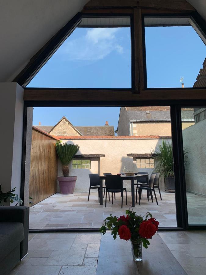 Mesnie Sas Vila Reugny  Exterior foto